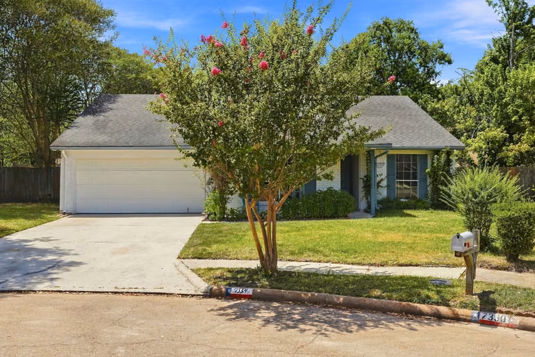 Photo 2 of 7334 Mundare Lane, Houston, TX