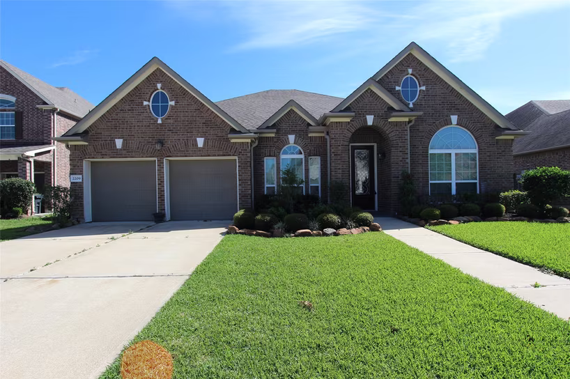 Photo 2 of 2209 Rocky Shores Lane, Pearland, TX