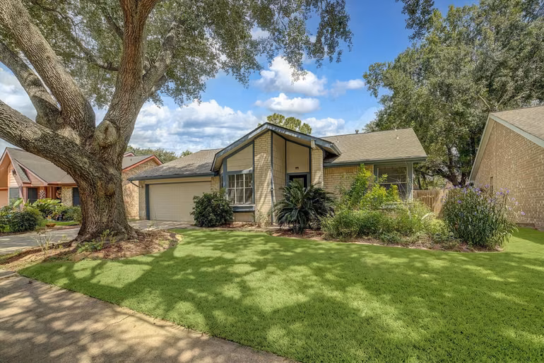 Photo 4 of 14218 Whitecross Drive, Houston, TX
