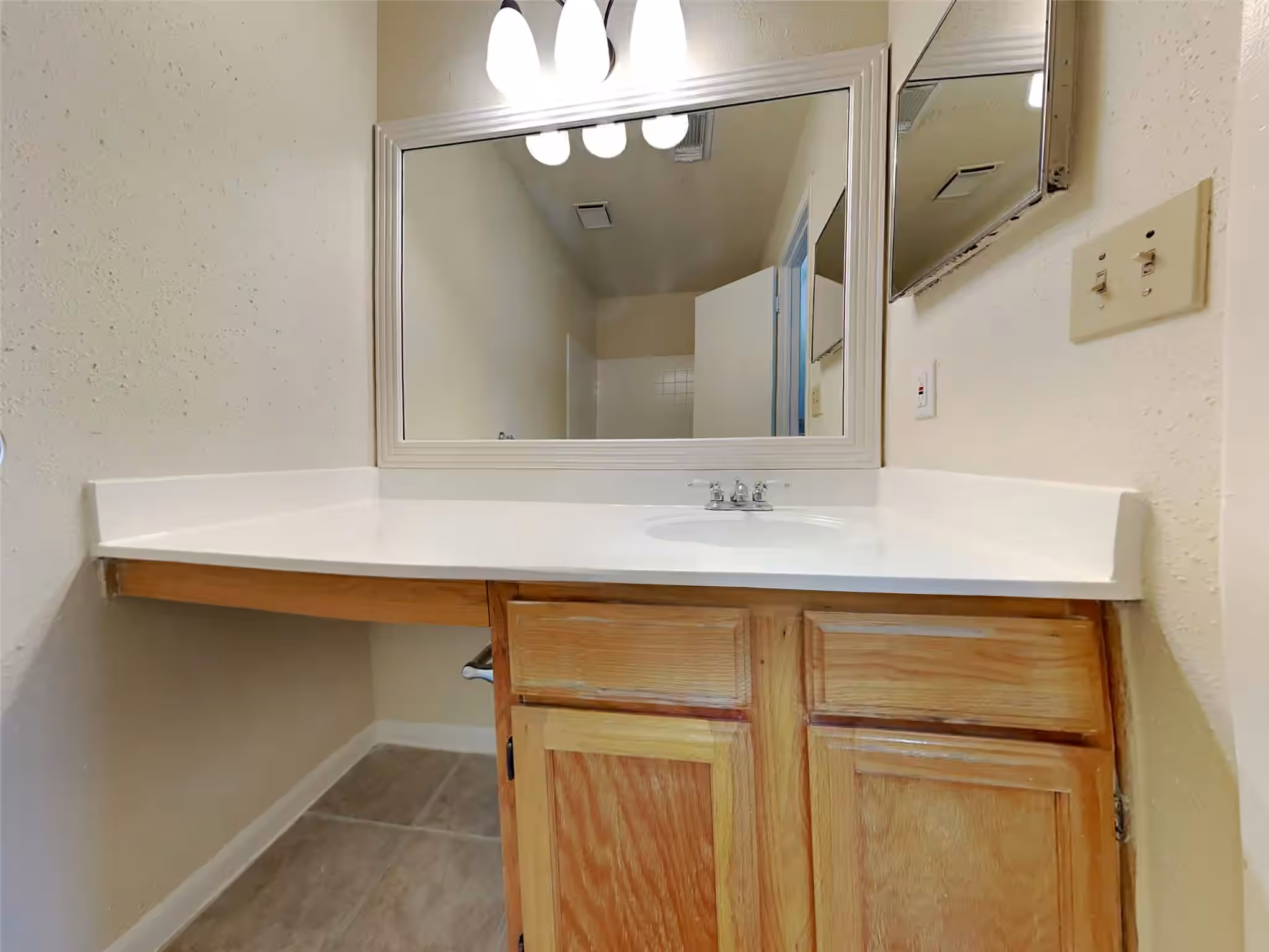Photo 7 of 13322 Somersworth Drive, Houston, TX