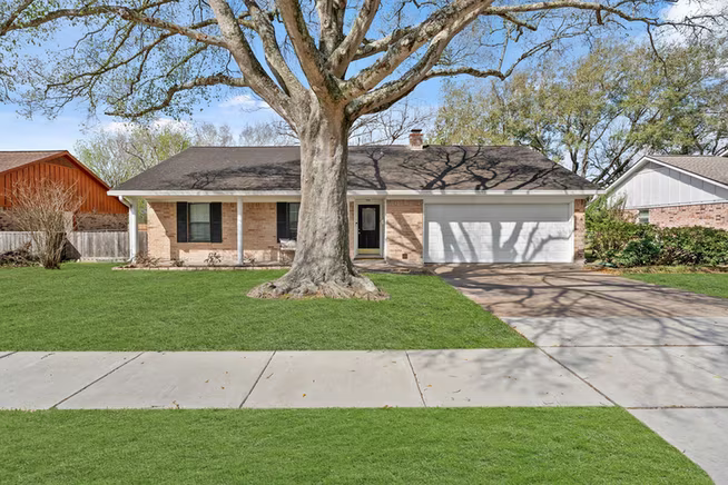 Photo 2 of 2104 Rose Road, Pearland, TX
