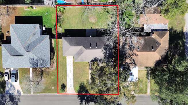 Photo 3 of 102 Live Oak Street, Baytown, TX
