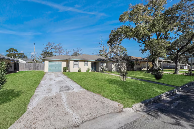 Photo 4 of 102 Live Oak Street, Baytown, TX