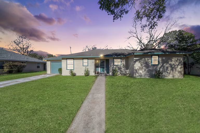 Photo 5 of 102 Live Oak Street, Baytown, TX