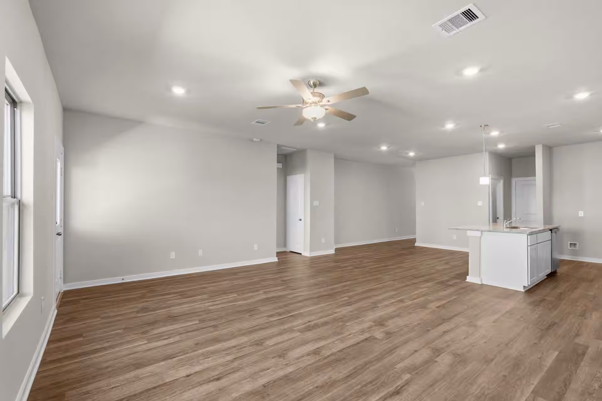 Photo 4 of 19042 Cetara Villa Drive, Hockley, TX