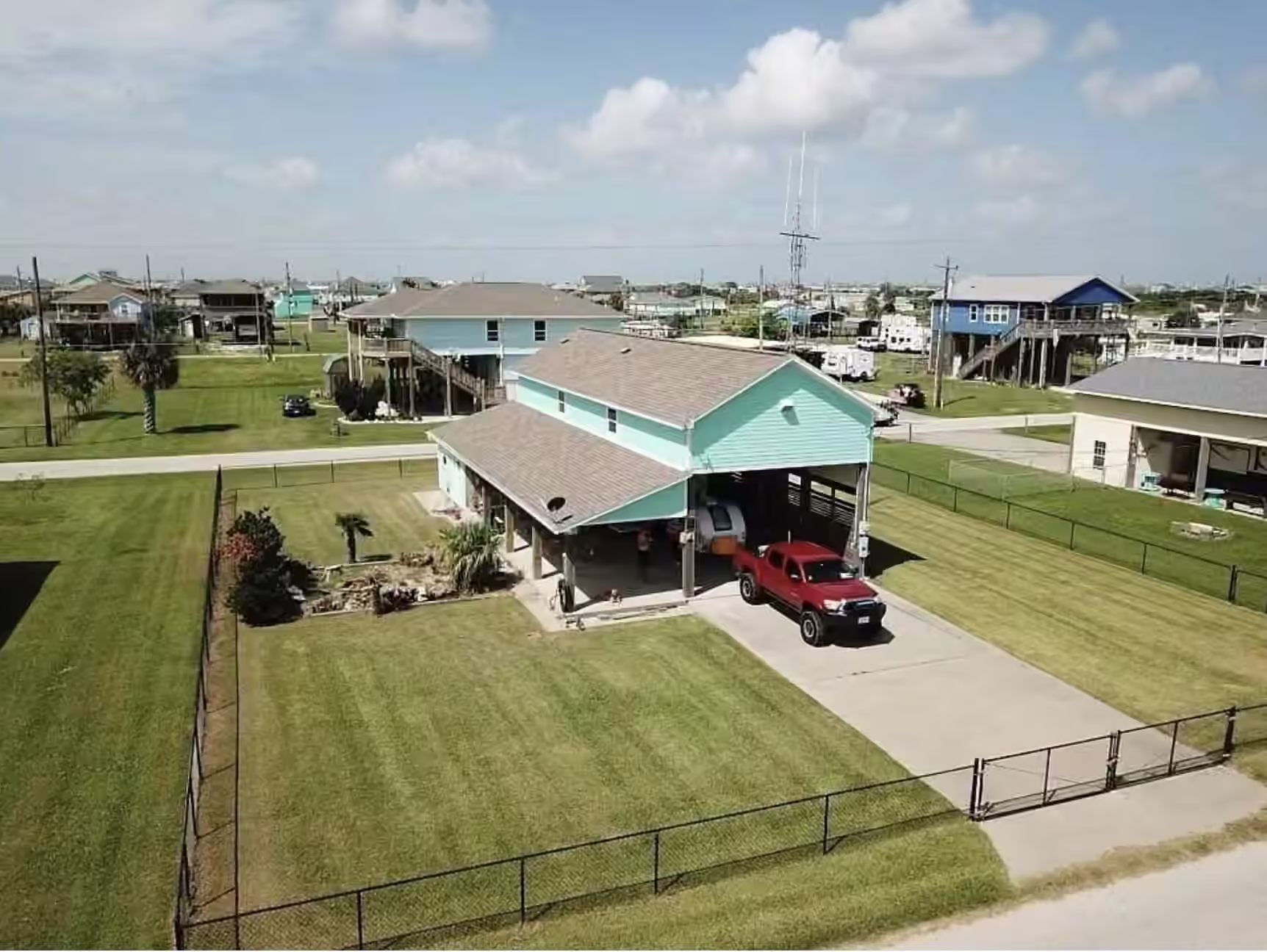 Photo of 930 West Lane, Crystal Beach, TX