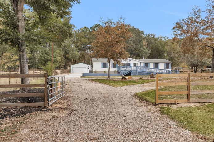 Photo of 4621 Price Road, Montgomery, TX 77316
