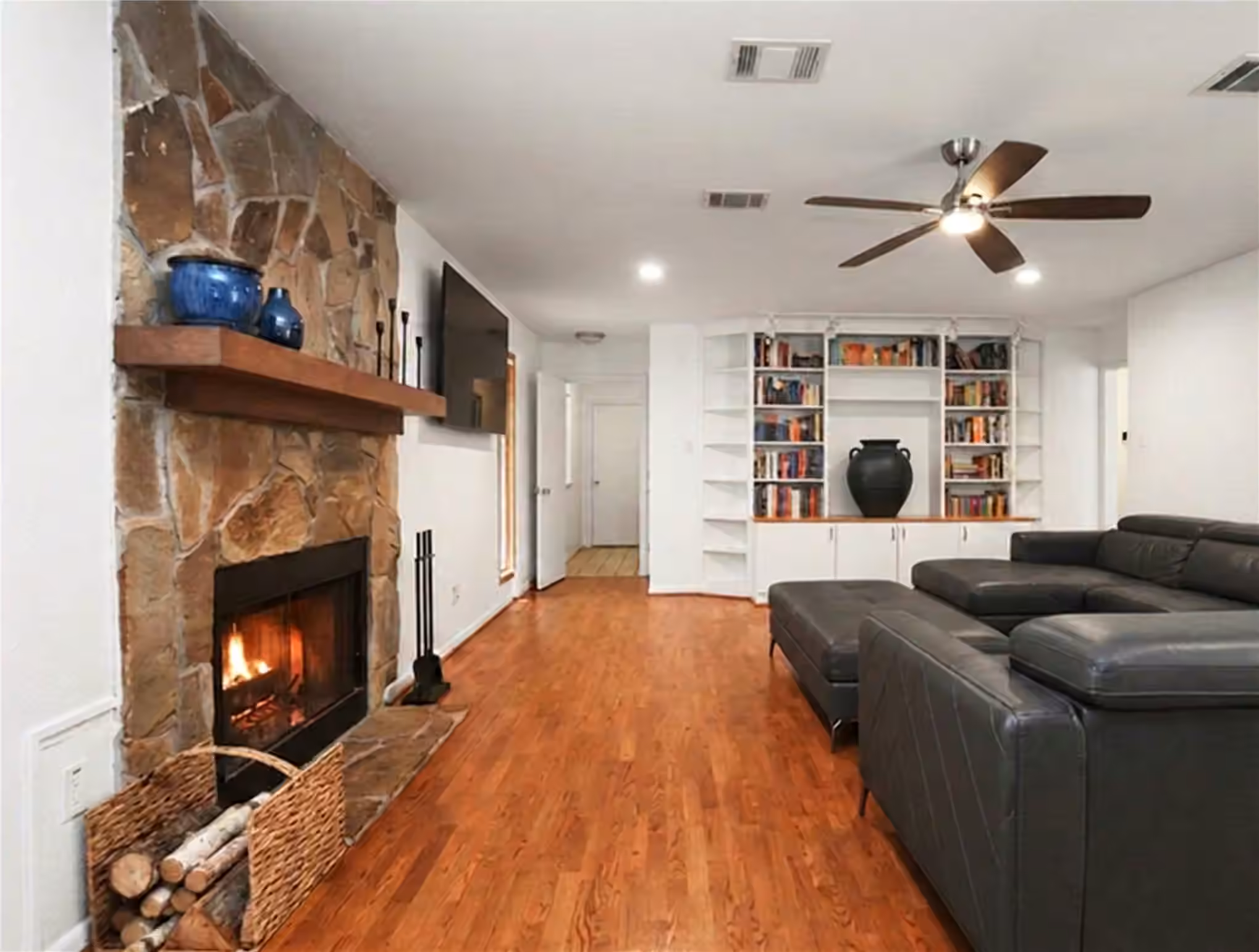 Photo 4 of 42 Skyflower Drive, The Woodlands, TX