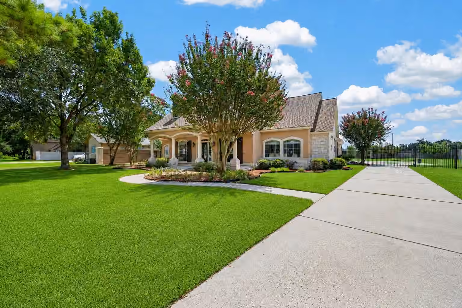 Photo of 17027 Champions Lakeway, Tomball, TX 77375