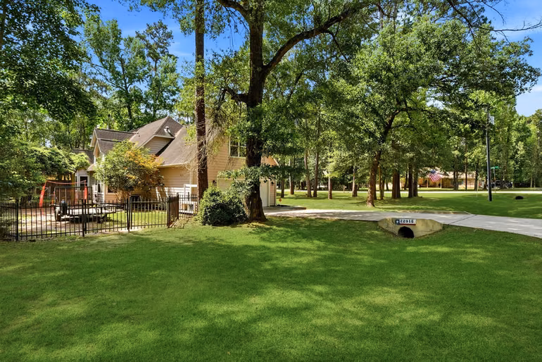 Photo 2 of 22918 Lantana Drive, Magnolia, TX