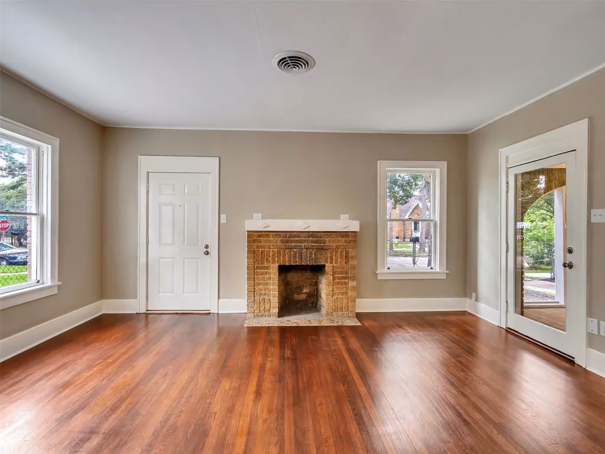 Photo 3 of 1412 Lawson Street, Houston, TX