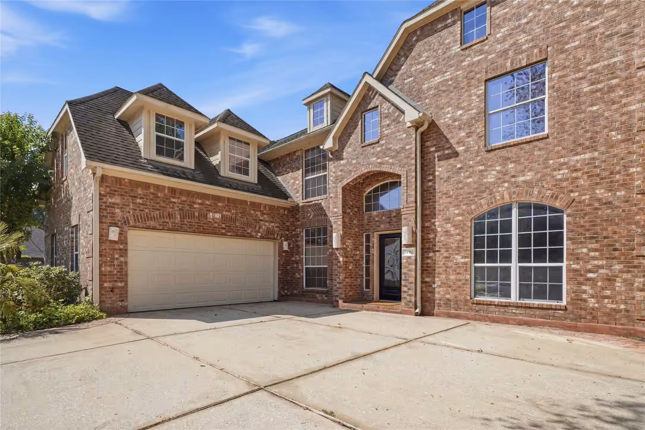 Photo 2 of 14911 Oxford Way, Houston, TX