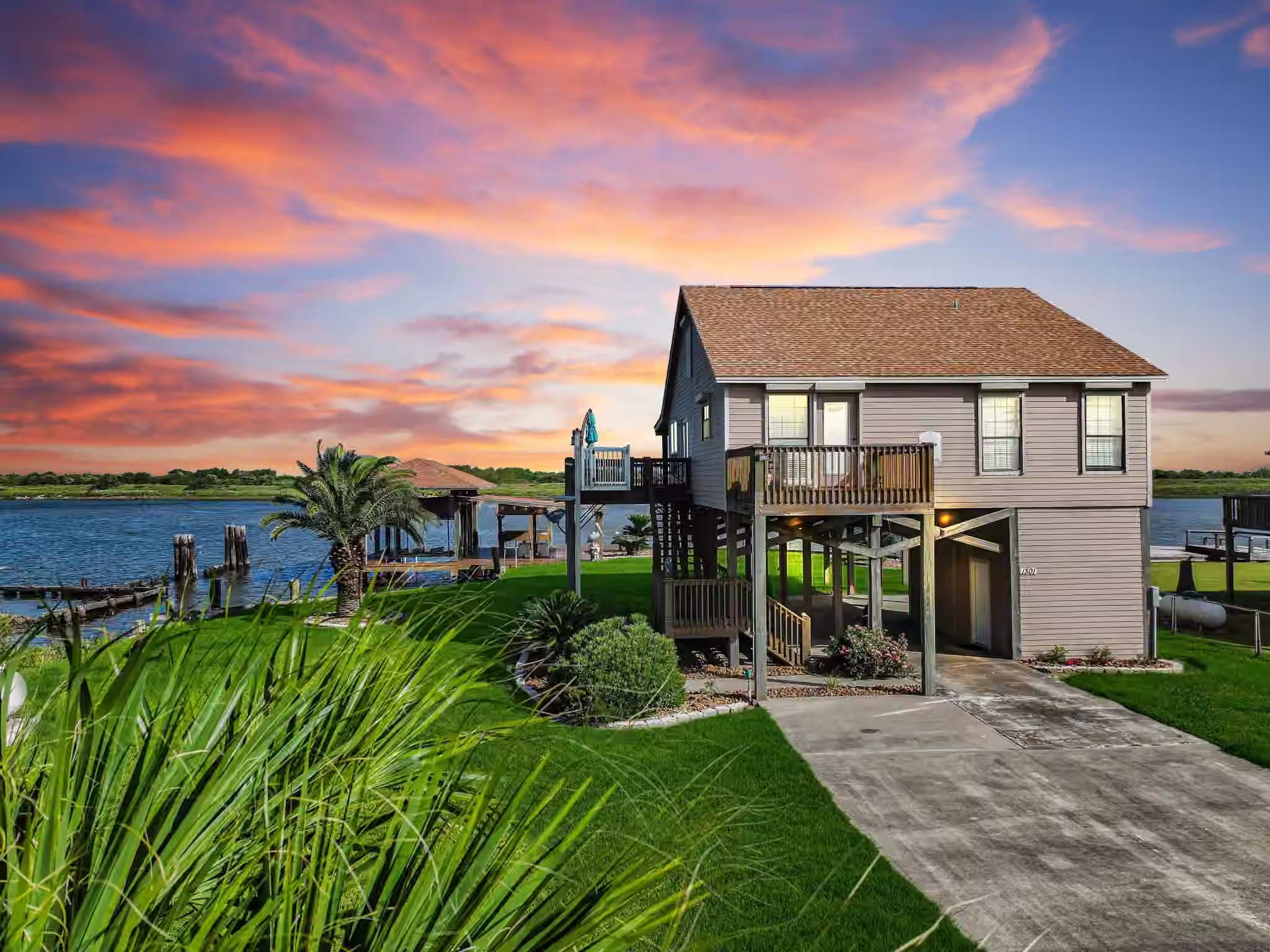 Photo 3 of 1301 N Monkhouse Drive, Crystal Beach, TX