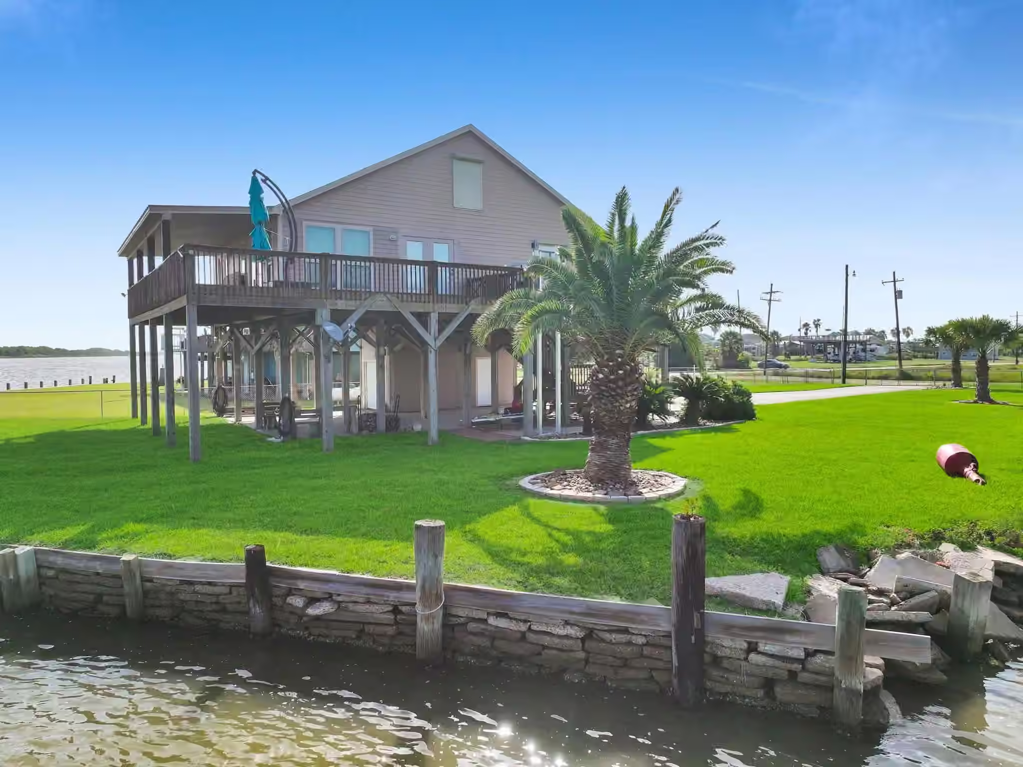 Photo 5 of 1301 N Monkhouse Drive, Crystal Beach, TX