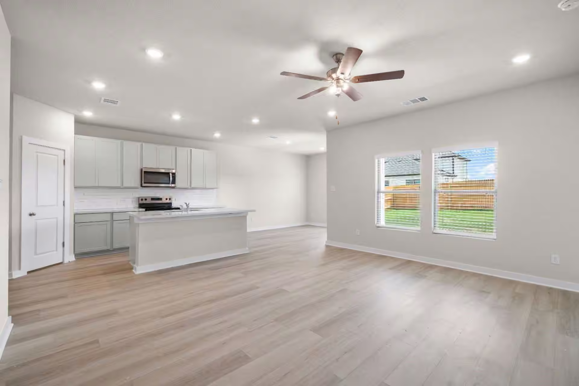 Photo 4 of 2626 Lake Bryan Drive, Dayton, TX