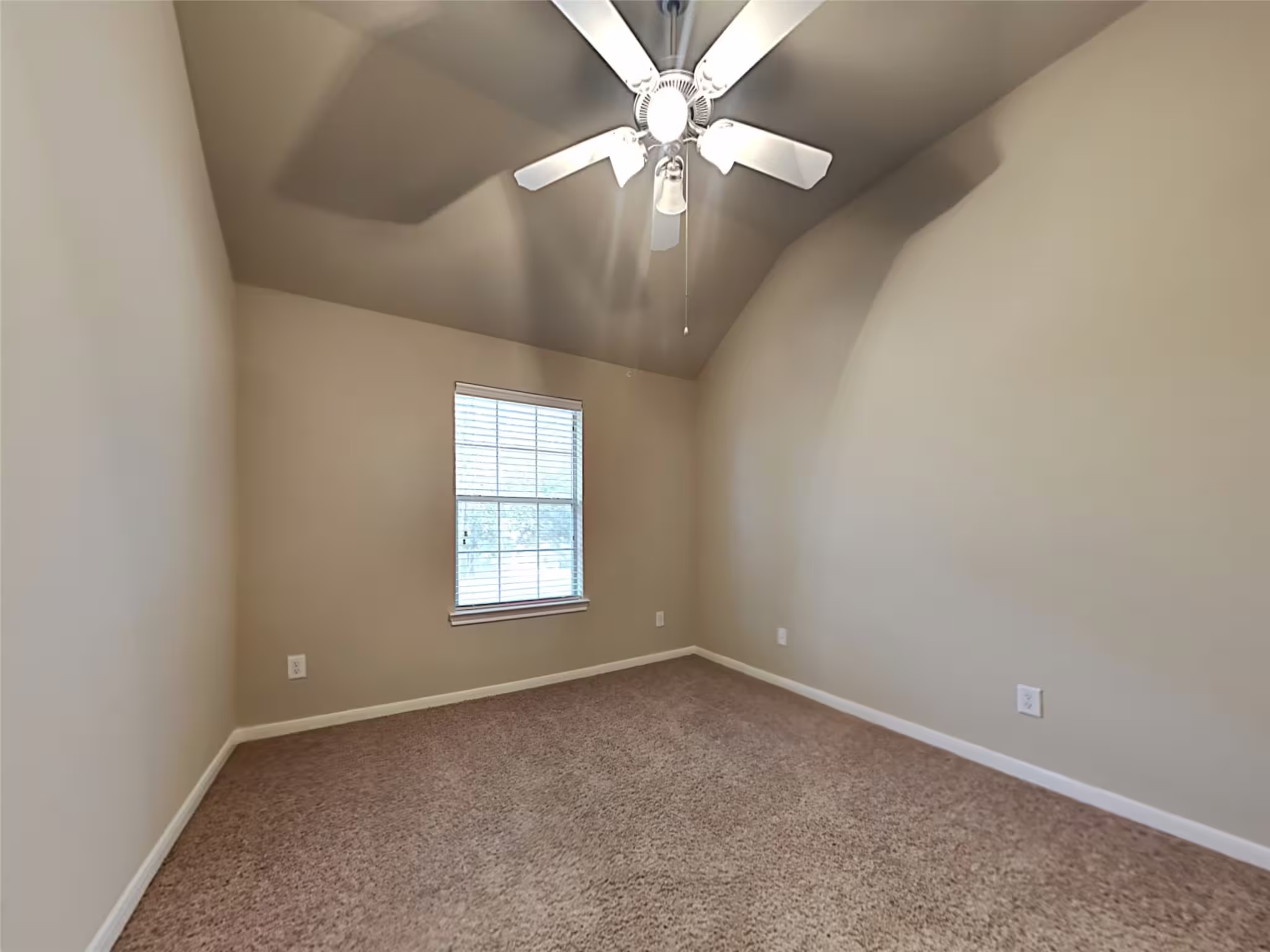 Photo 4 of 15 Fillgrove Place, The Woodlands, TX