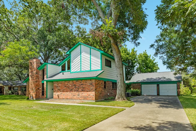 Photo of 204 Sleepy Hollow Drive, Lake Jackson, TX 77566