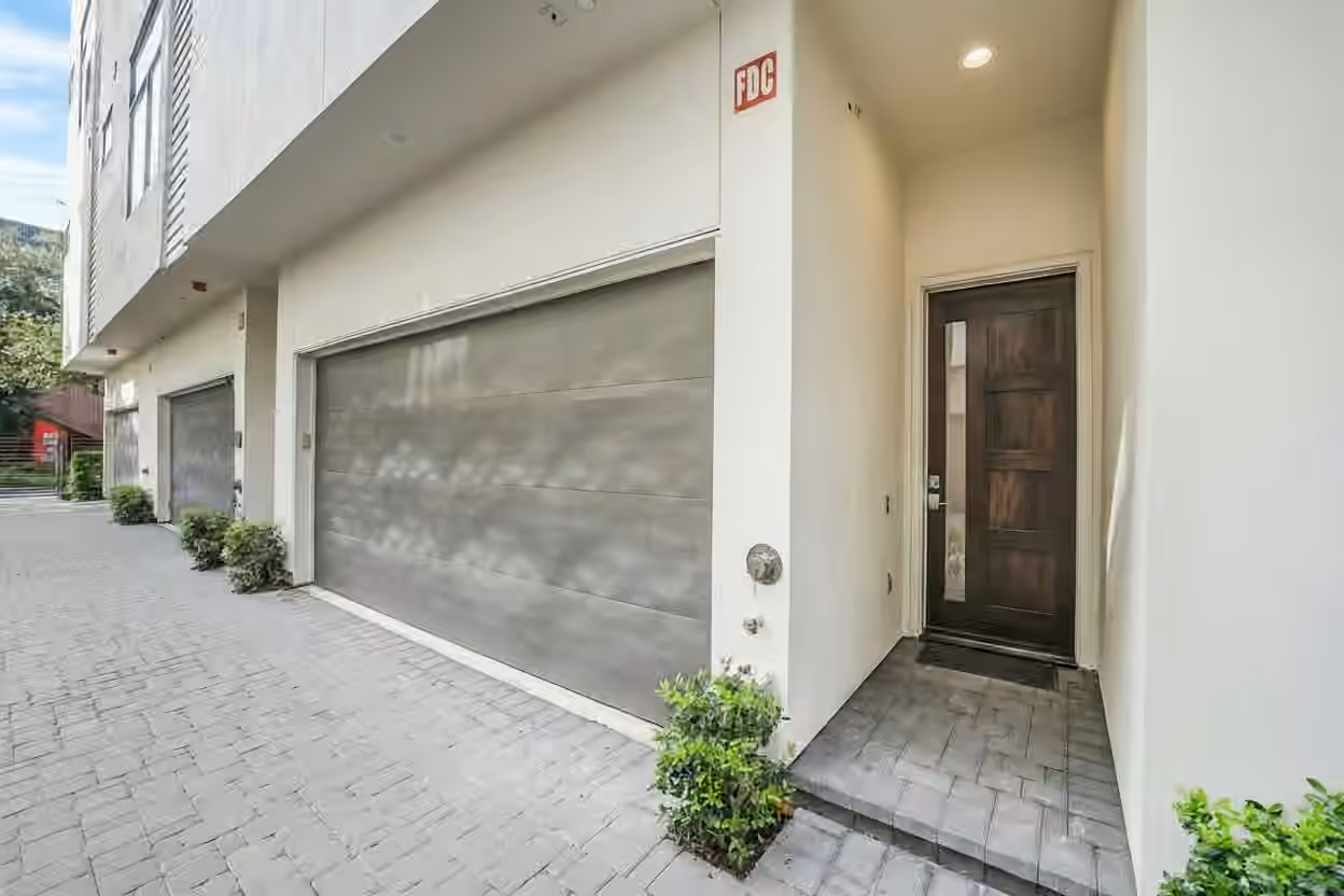 Photo 2 of 1004 California Street 203, Houston, TX