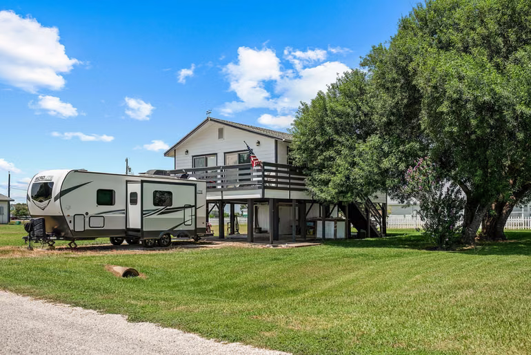 Photo 2 of 654 Calumet Drive, Palacios, TX