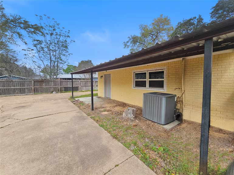 Photo 4 of 1023 Meyer Street, Sealy, TX