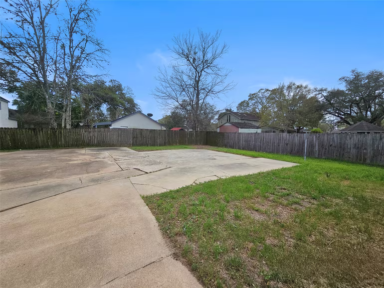 Photo 5 of 1023 Meyer Street, Sealy, TX
