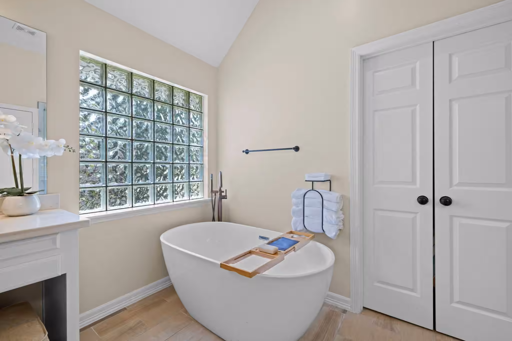 Photo 5 of 72 W Sandalbranch Circle, The Woodlands, TX
