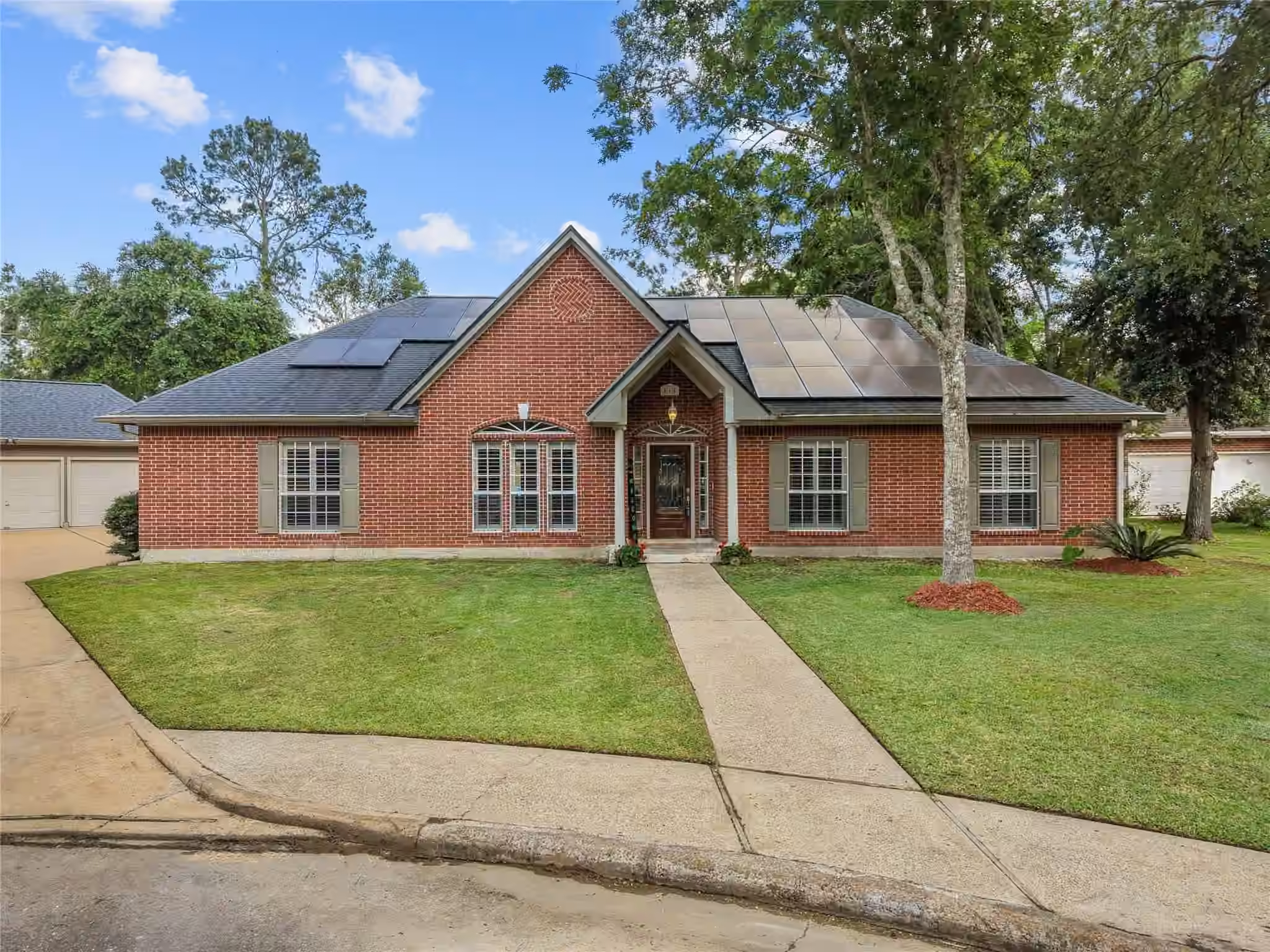 Photo of 816 Sherwood Forest Drive, Dickinson, TX