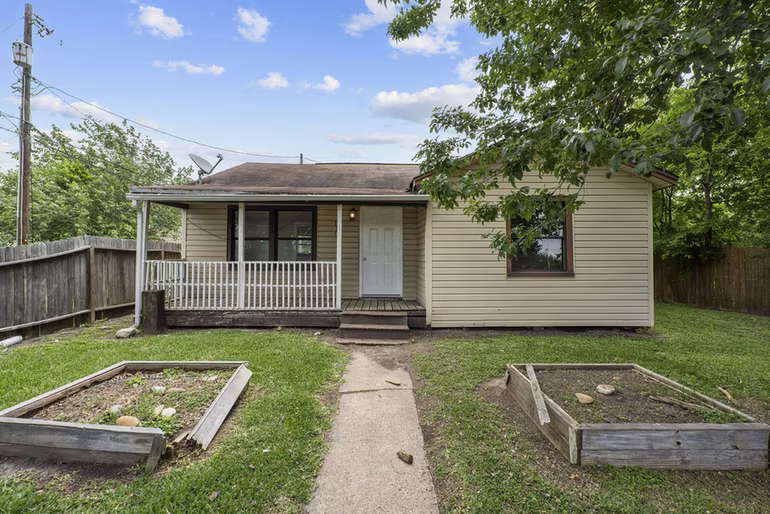 Photo of 810 23rd Street N, Texas City, TX 77590