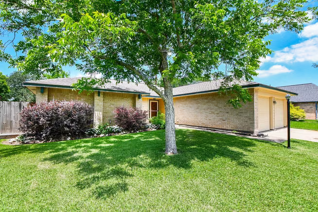 Photo 2 of 931 Mayweather Lane, Richmond, TX