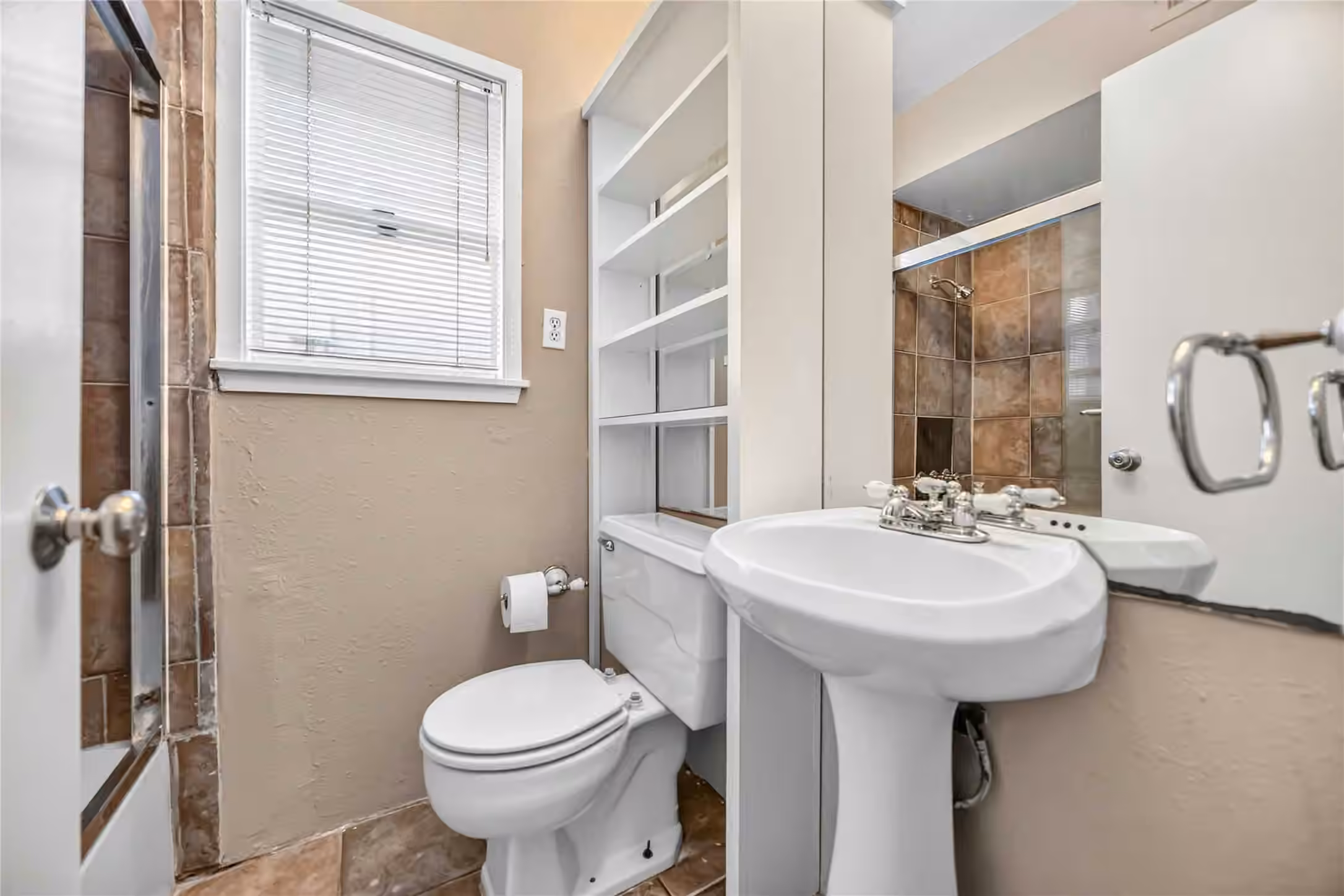 Photo 4 of 1409 Maryland Street F, Houston, TX