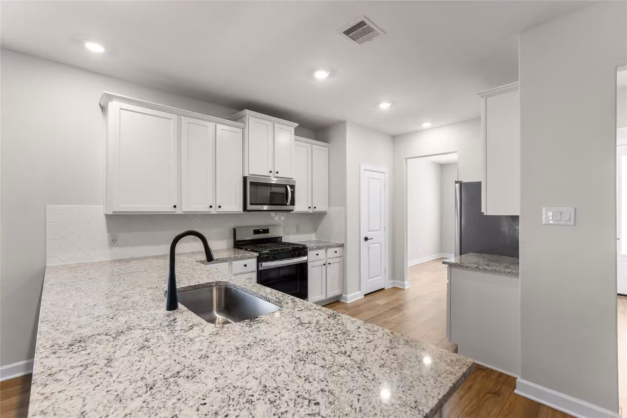 Photo 4 of 6167 White Spruce Drive, Conroe, TX