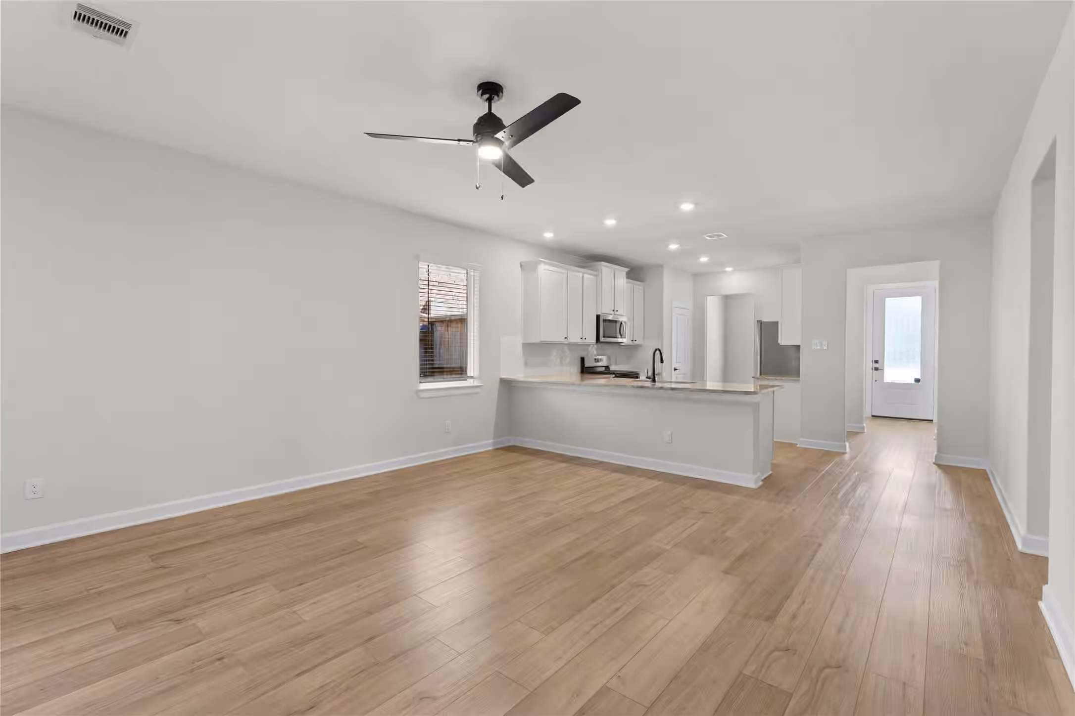 Photo 5 of 6167 White Spruce Drive, Conroe, TX