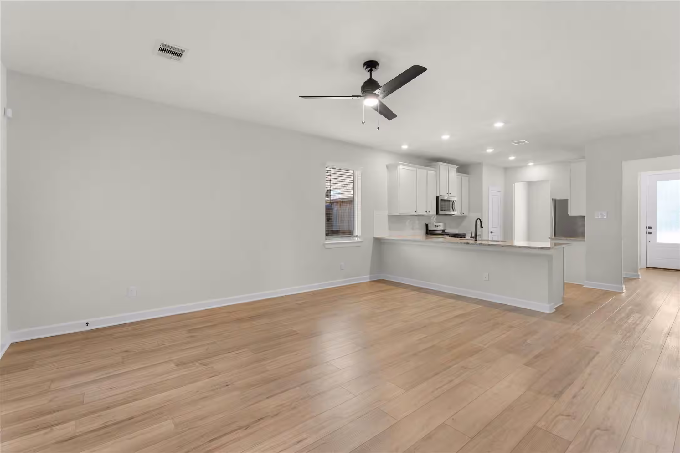 Photo 6 of 6167 White Spruce Drive, Conroe, TX