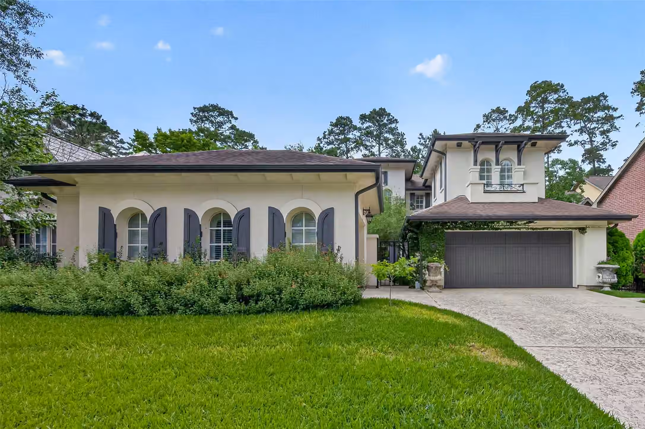 Photo 2 of 22 Frontenac Way, The Woodlands, TX