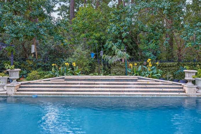 Photo 3 of 22 Frontenac Way, The Woodlands, TX