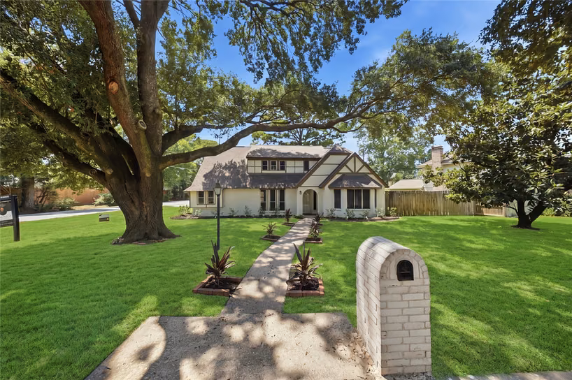 Photo of 13903 Charlynn Oaks Dr, Houston, TX 77070