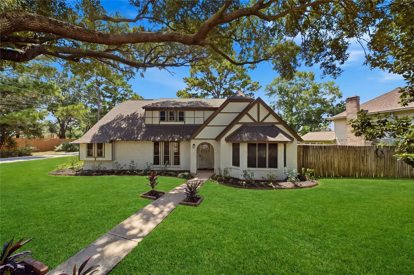 Photo 2 of 13903 CHARLYNN OAKS DR, Houston, TX