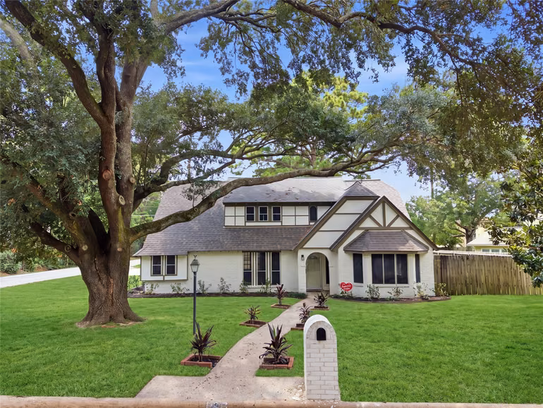 Photo 3 of 13903 CHARLYNN OAKS DR, Houston, TX