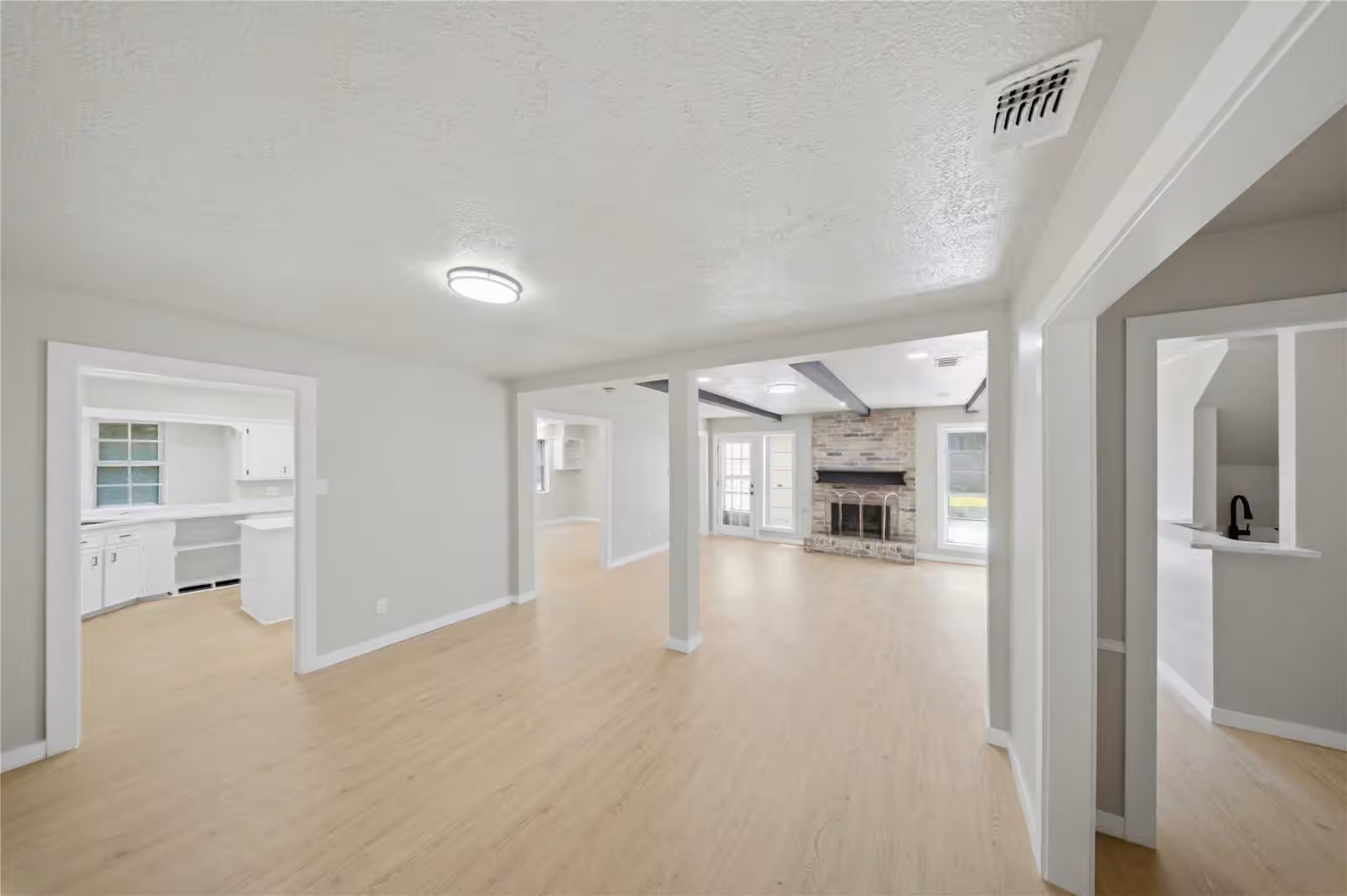 Photo 5 of 13903 CHARLYNN OAKS DR, Houston, TX