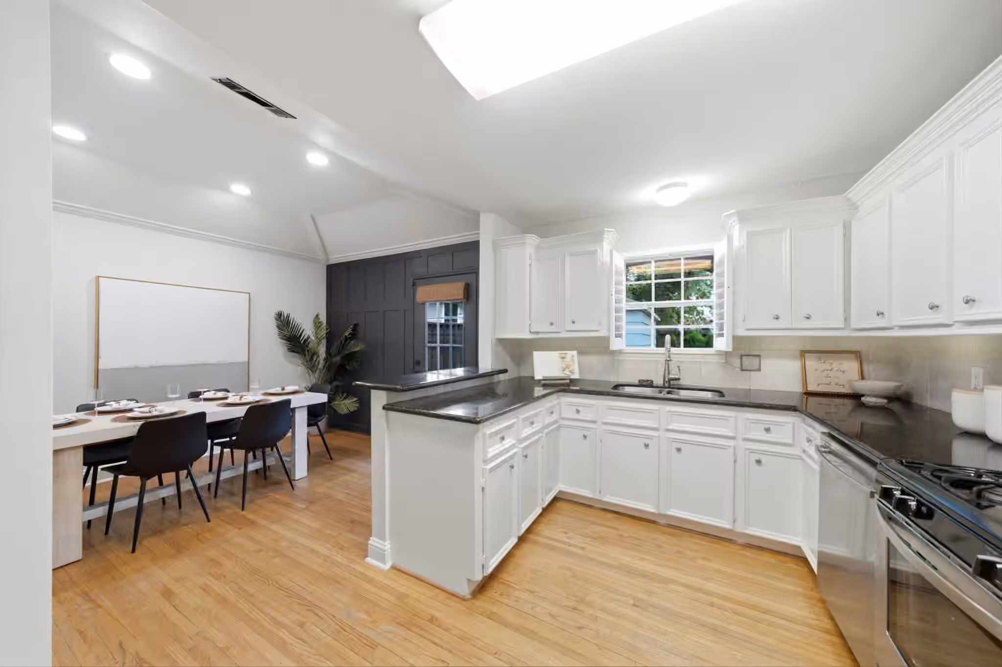 Photo 7 of 3326 Cloverdale Street, Houston, TX
