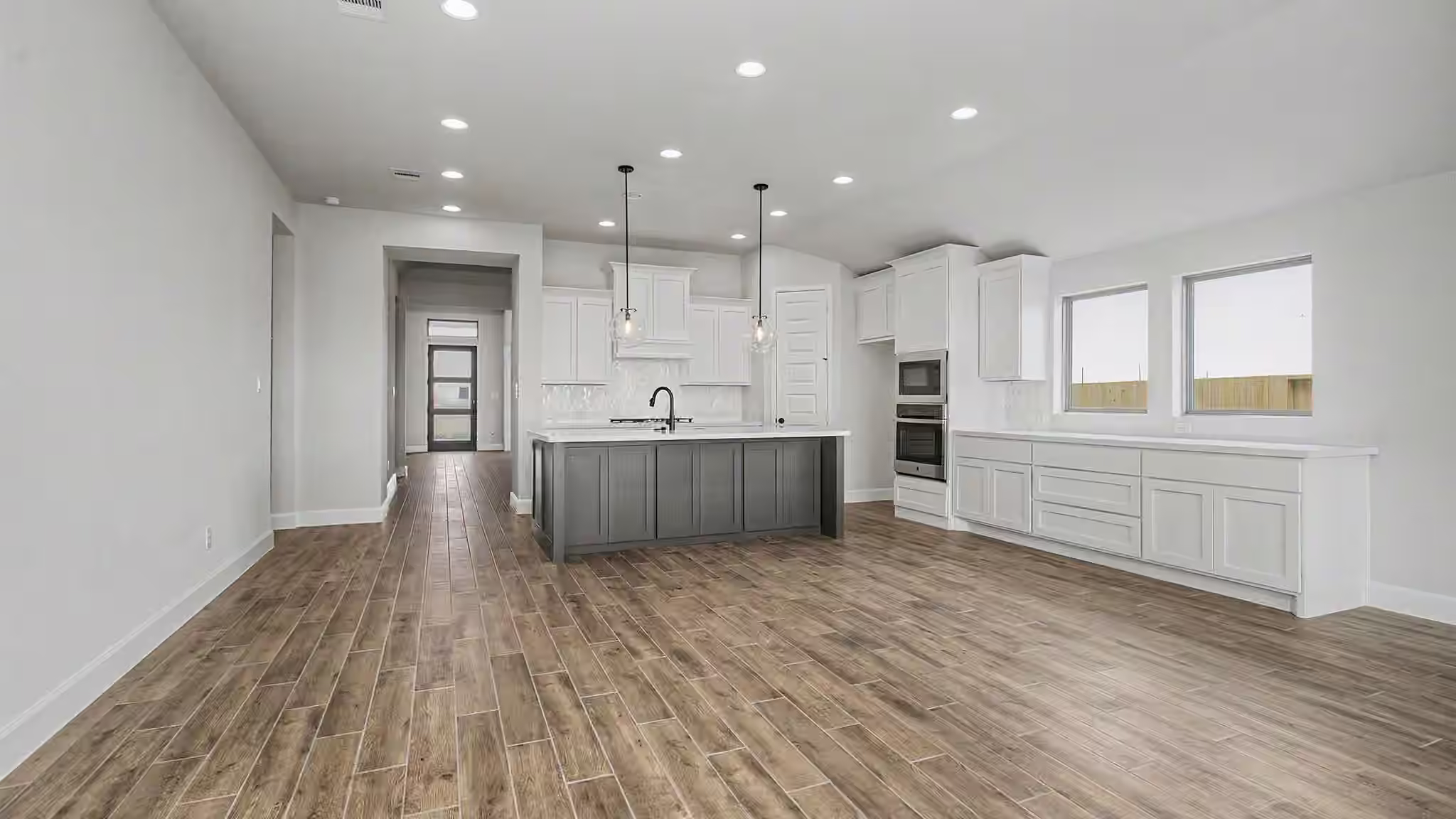 Photo 3 of 1607 Highland Waters Drive, Richmond, TX
