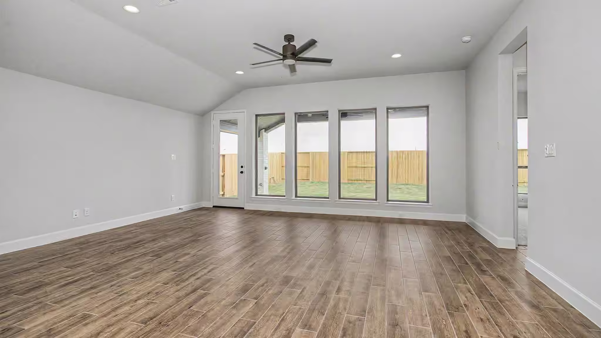 Photo 6 of 1607 Highland Waters Drive, Richmond, TX
