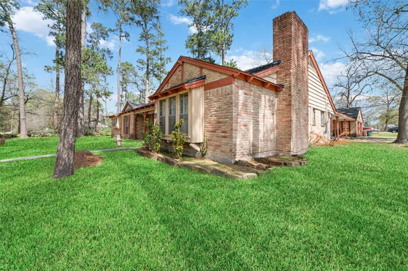 Photo 2 of 26902 Maplewood Drive, Oak Ridge North, TX