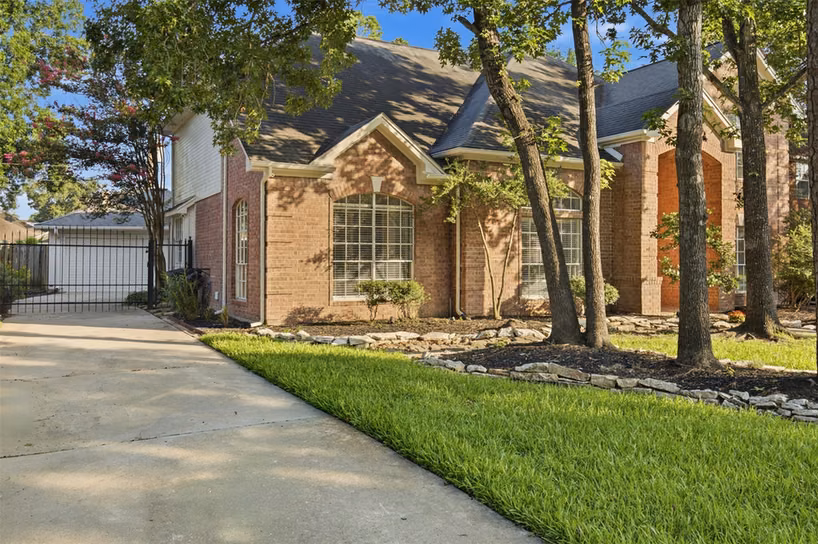 Photo 2 of 323 Magic Oaks Court, Spring, TX