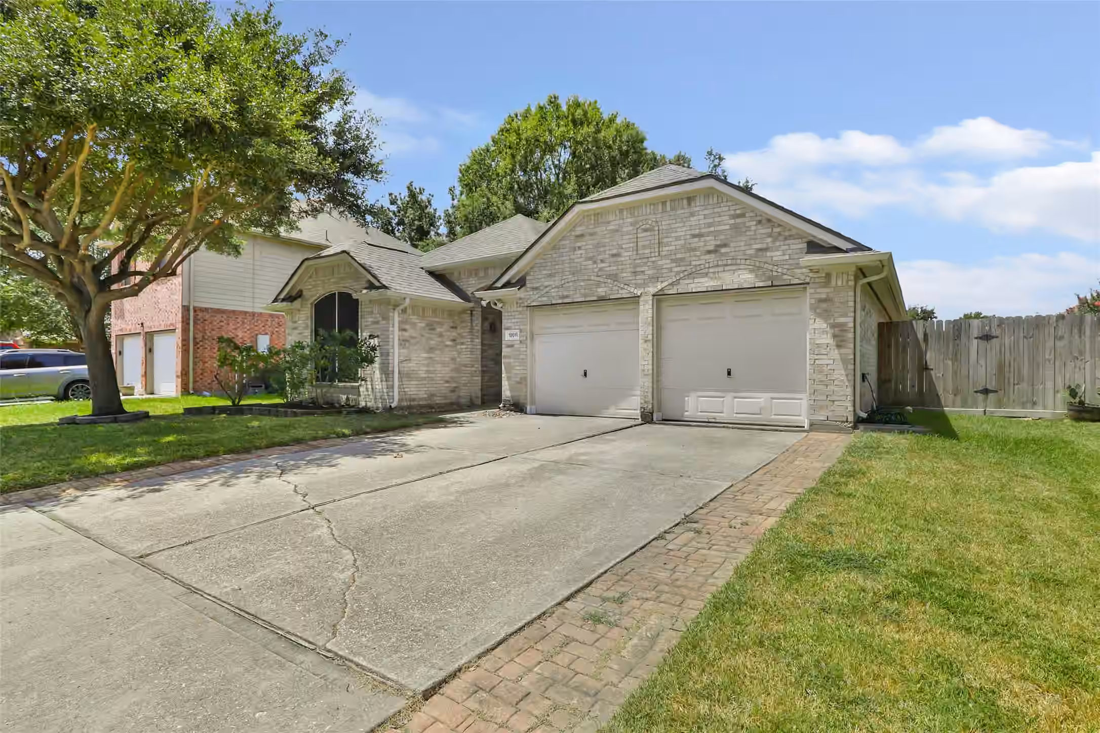 Photo 3 of 18619 Woodbreeze Drive, Humble, TX