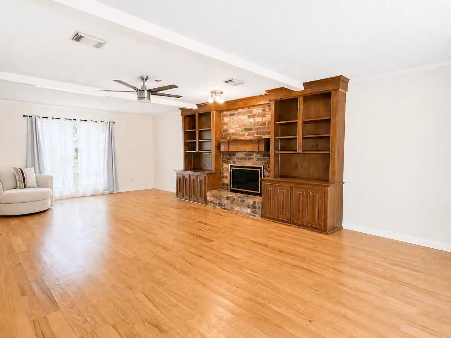 Photo 6 of 17523 Spicewood Springs Lane, Spring, TX