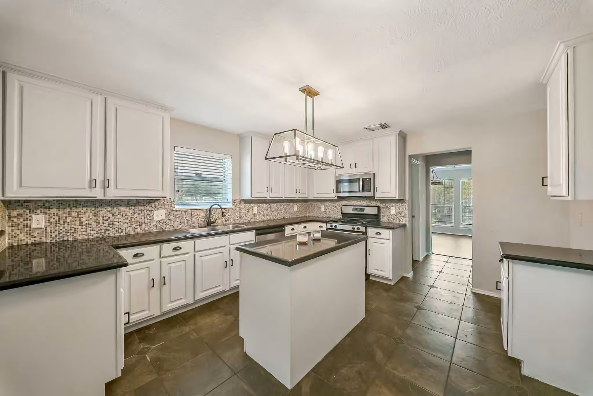 Photo 4 of 7435 Superior Drive, Baytown, TX