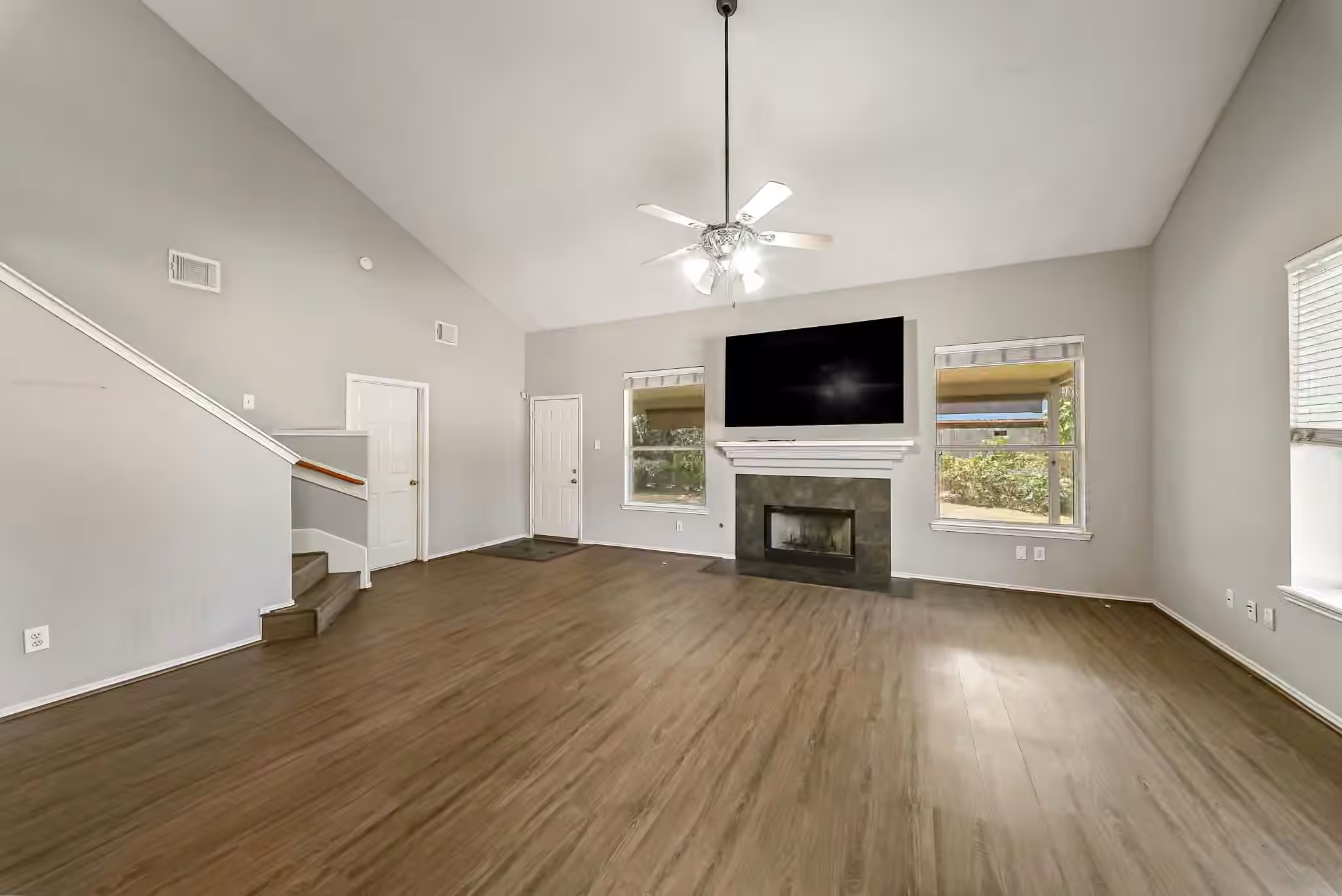 Photo 5 of 7435 Superior Drive, Baytown, TX