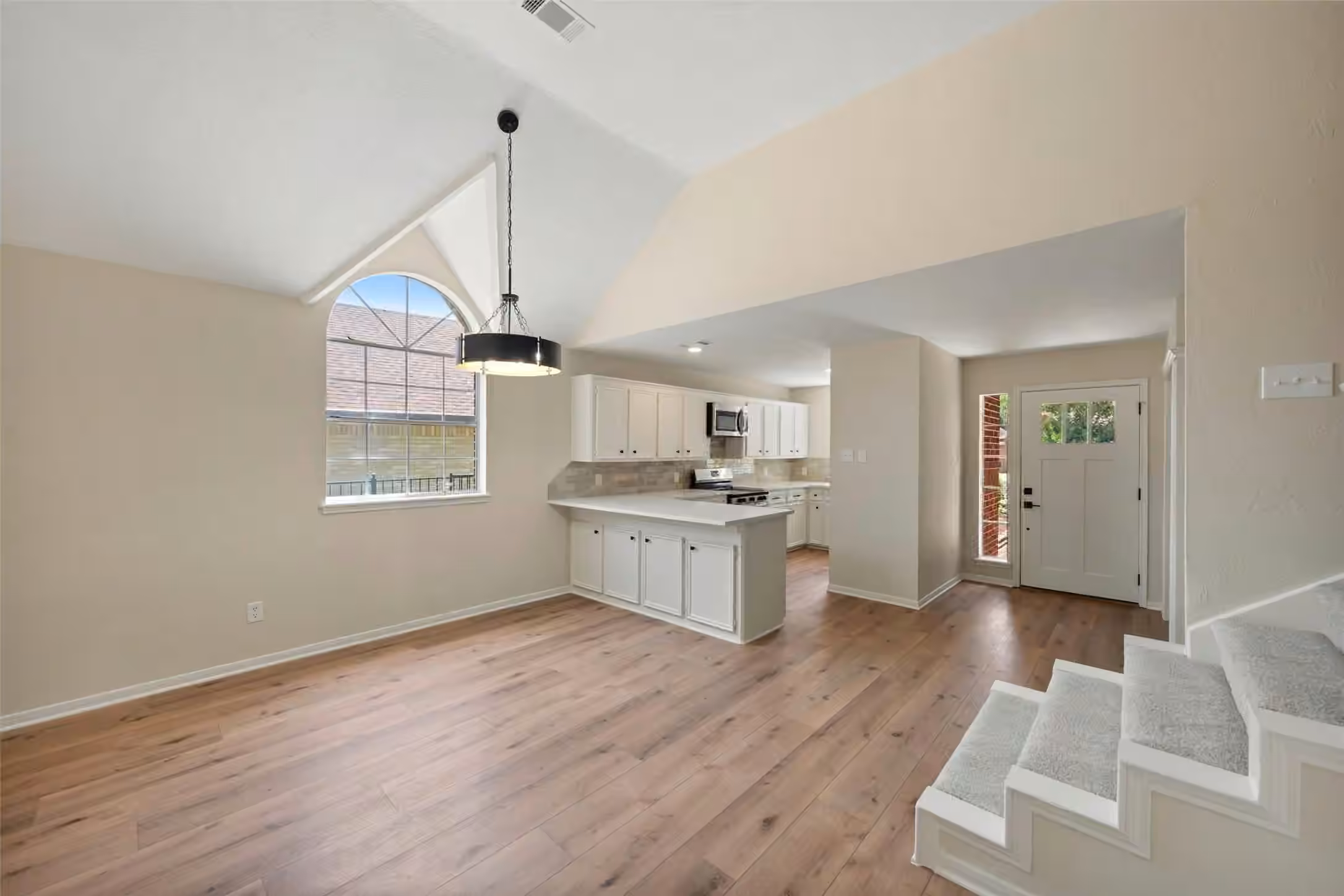 Photo 5 of 6979 Breezy Point, Willis, TX