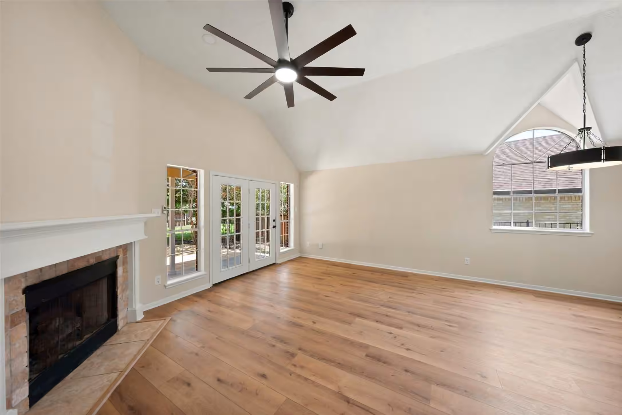 Photo 6 of 6979 Breezy Point, Willis, TX